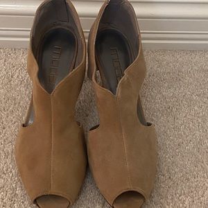 Moda, tan suede booties with peep toe and open sides. Size 8